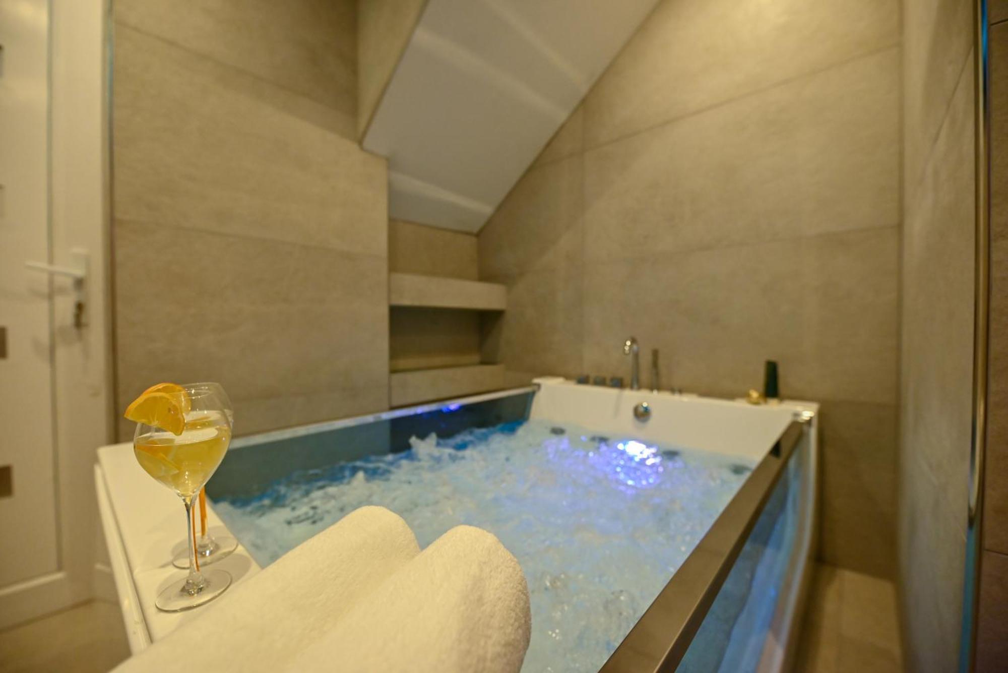 טרוגיר Luxury Apartment With Garden Jacuzzi And Wellness מראה חיצוני תמונה