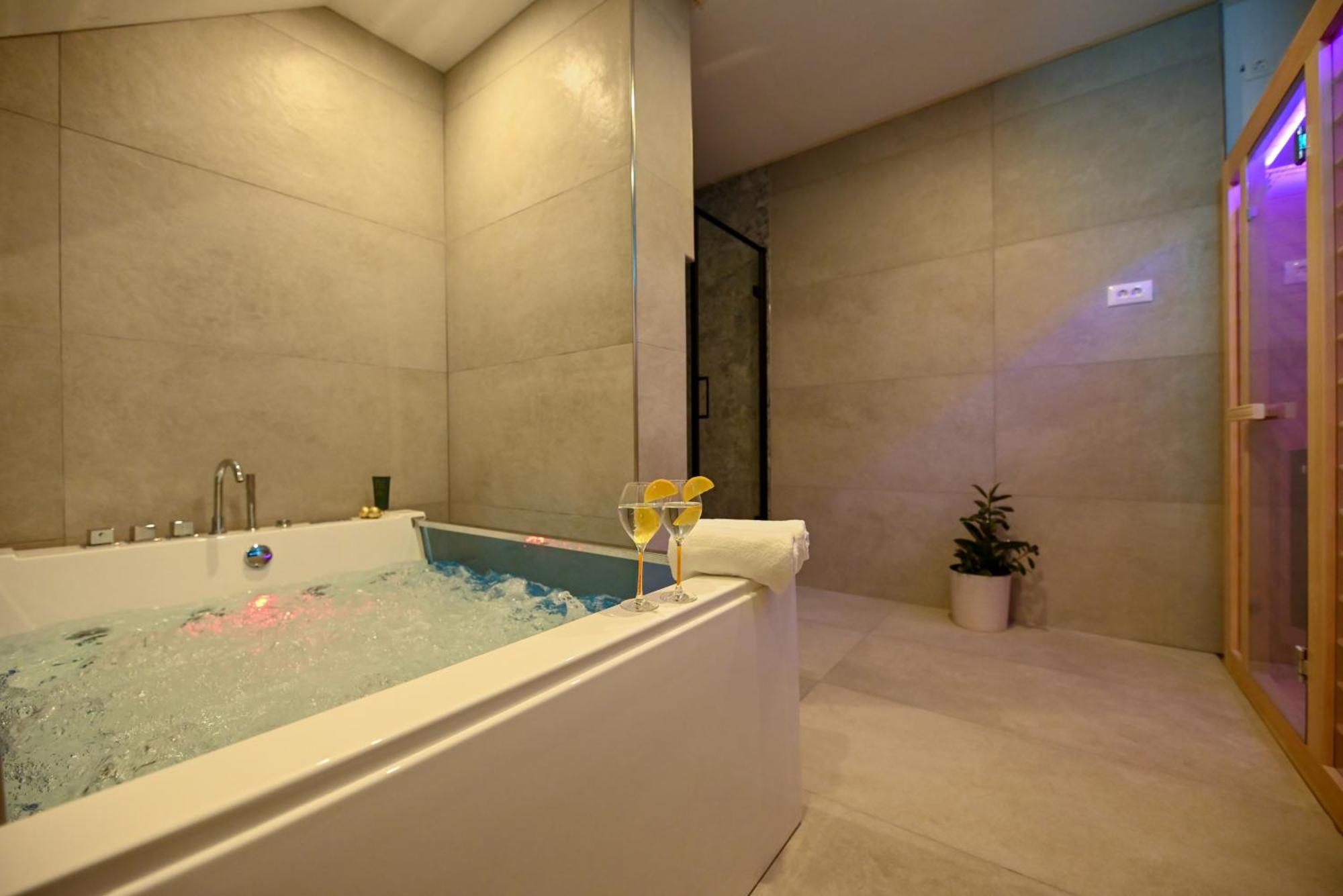 טרוגיר Luxury Apartment With Garden Jacuzzi And Wellness מראה חיצוני תמונה
