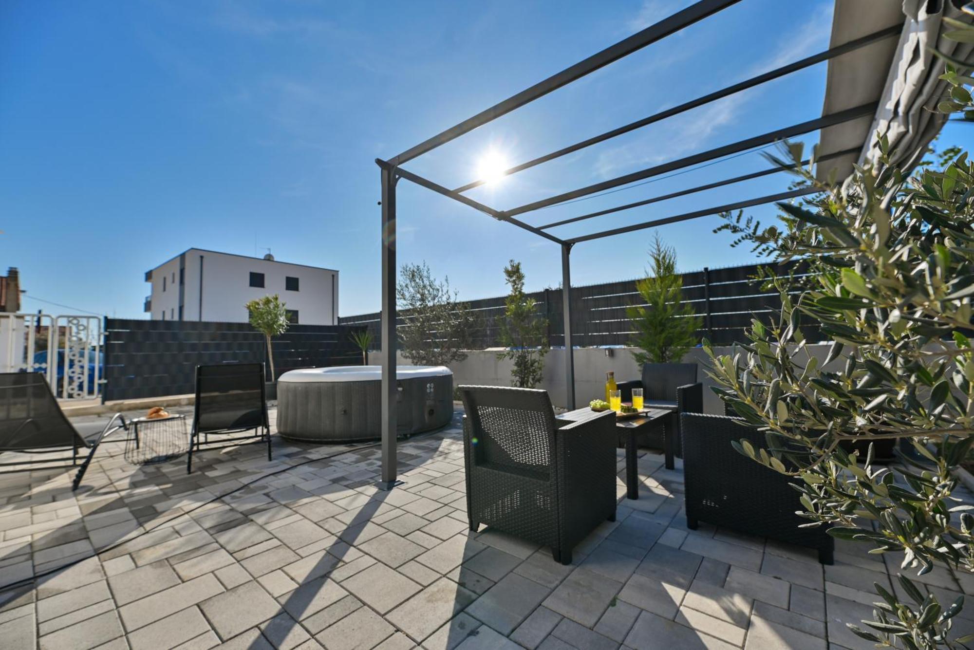 טרוגיר Luxury Apartment With Garden Jacuzzi And Wellness מראה חיצוני תמונה