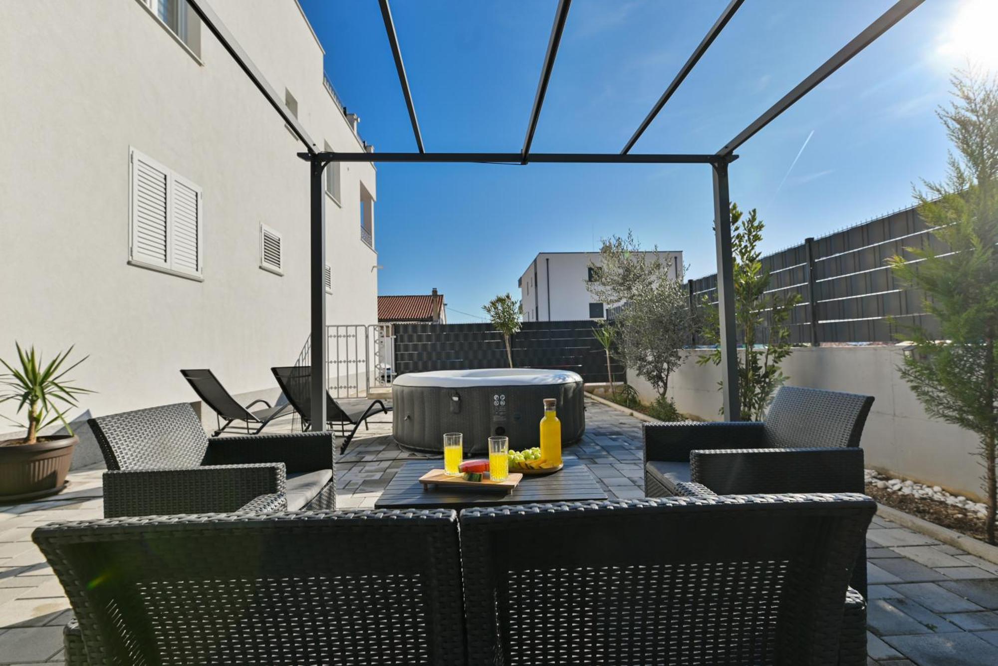 טרוגיר Luxury Apartment With Garden Jacuzzi And Wellness מראה חיצוני תמונה