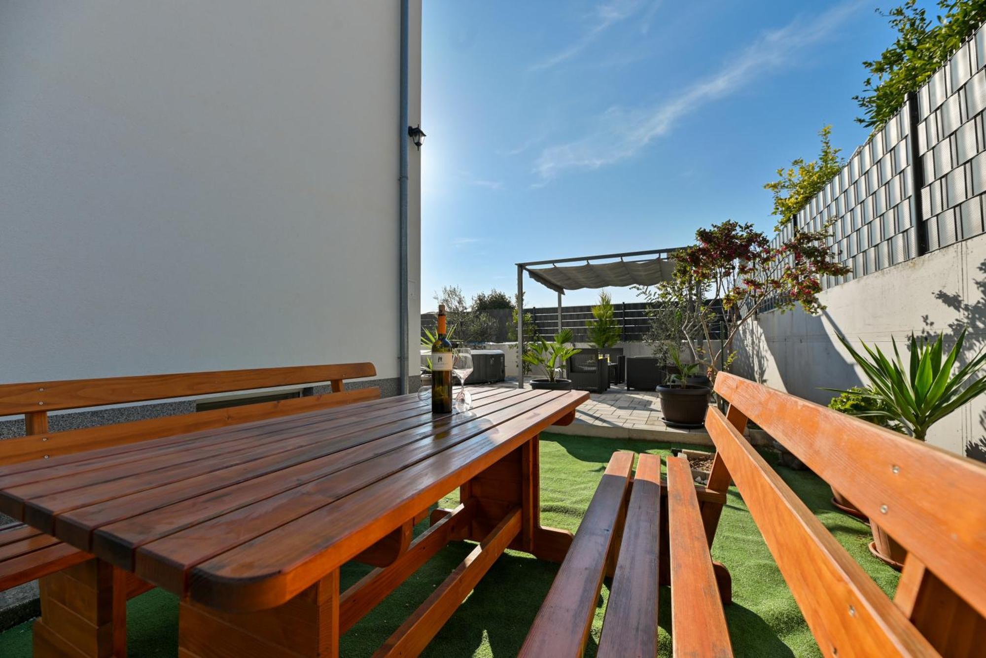 טרוגיר Luxury Apartment With Garden Jacuzzi And Wellness מראה חיצוני תמונה