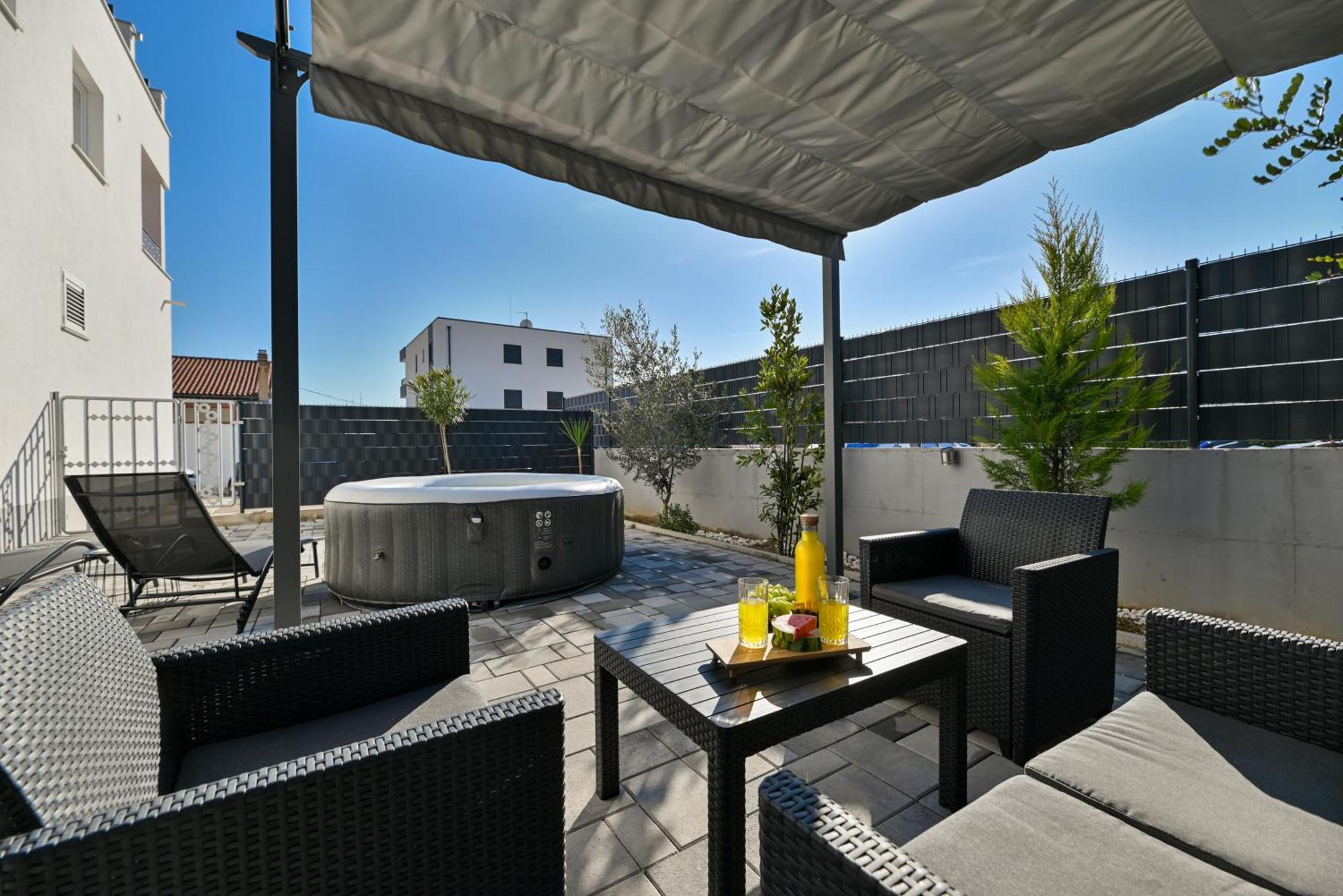 טרוגיר Luxury Apartment With Garden Jacuzzi And Wellness מראה חיצוני תמונה
