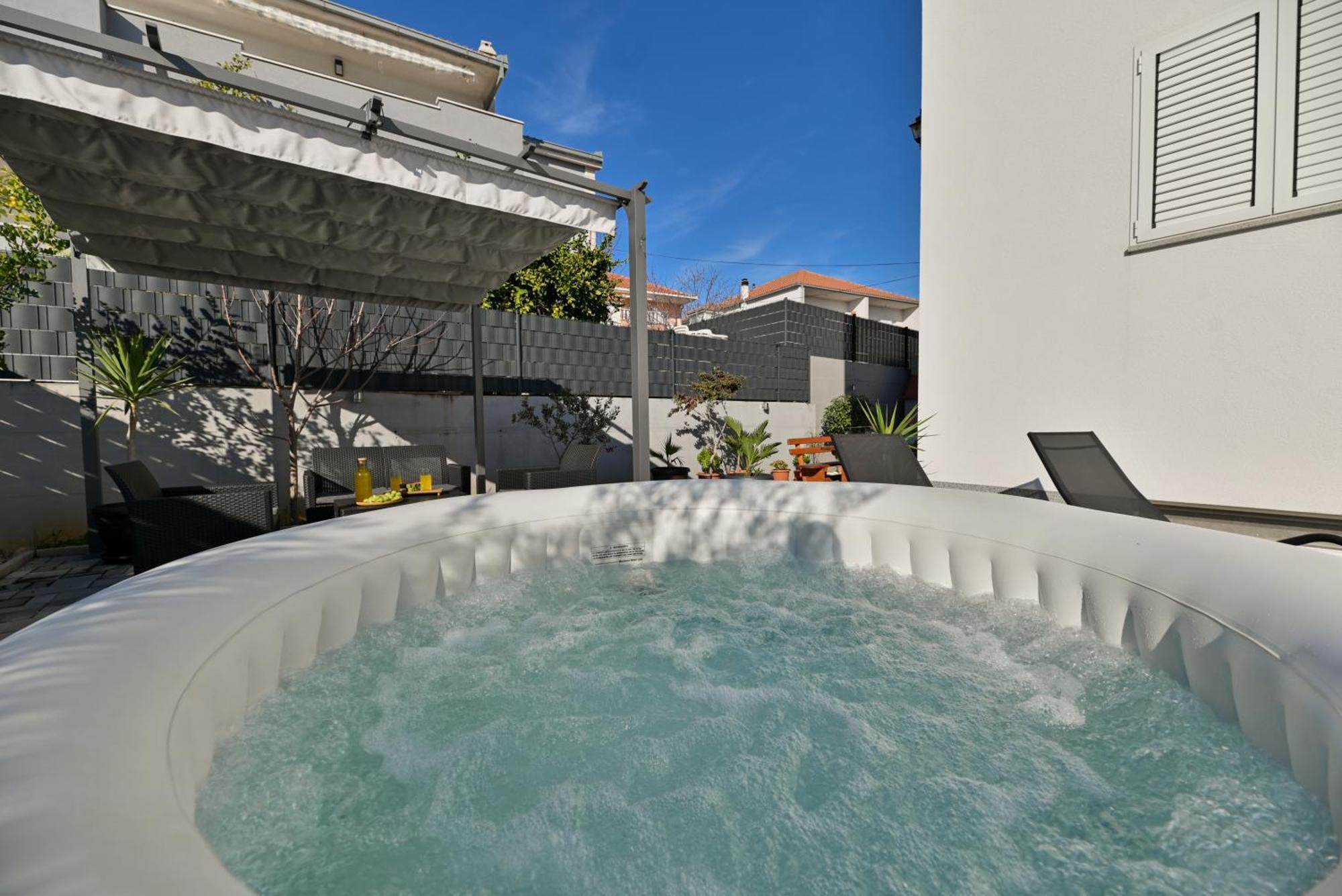 טרוגיר Luxury Apartment With Garden Jacuzzi And Wellness מראה חיצוני תמונה