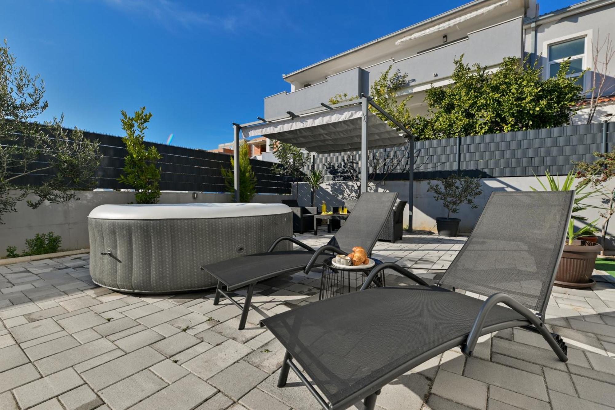טרוגיר Luxury Apartment With Garden Jacuzzi And Wellness מראה חיצוני תמונה