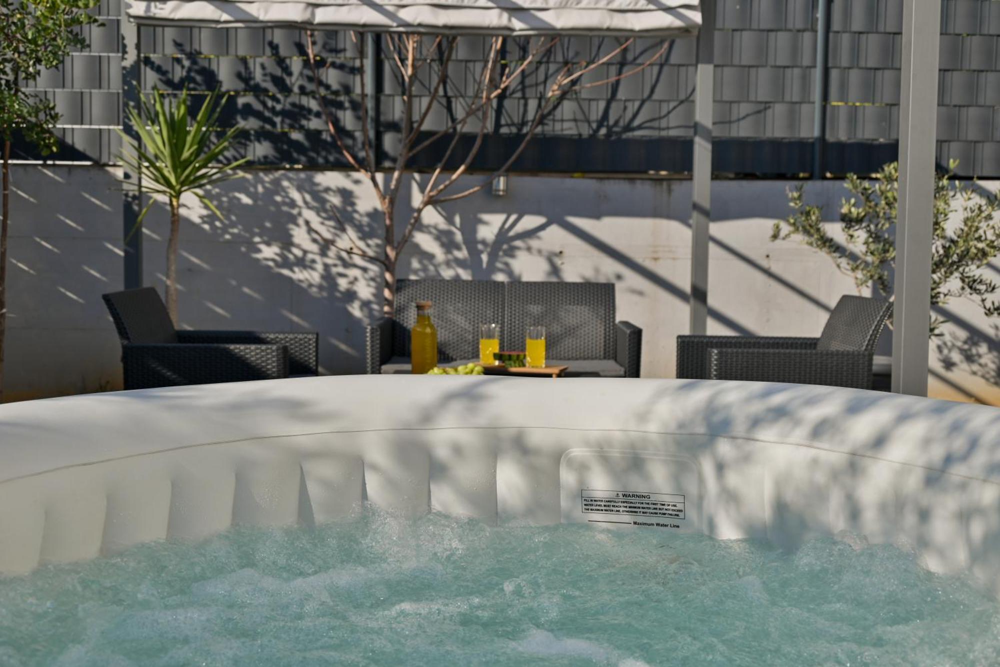 טרוגיר Luxury Apartment With Garden Jacuzzi And Wellness מראה חיצוני תמונה