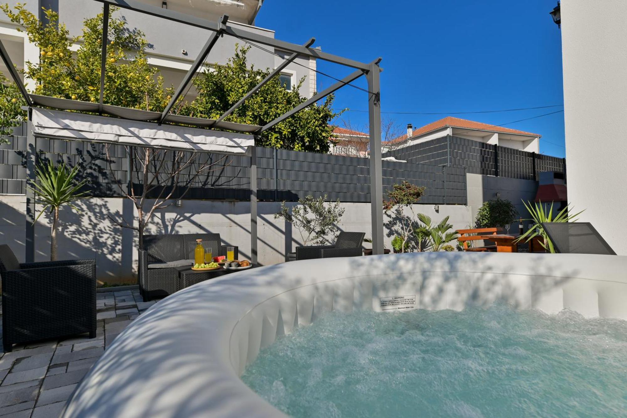 טרוגיר Luxury Apartment With Garden Jacuzzi And Wellness מראה חיצוני תמונה
