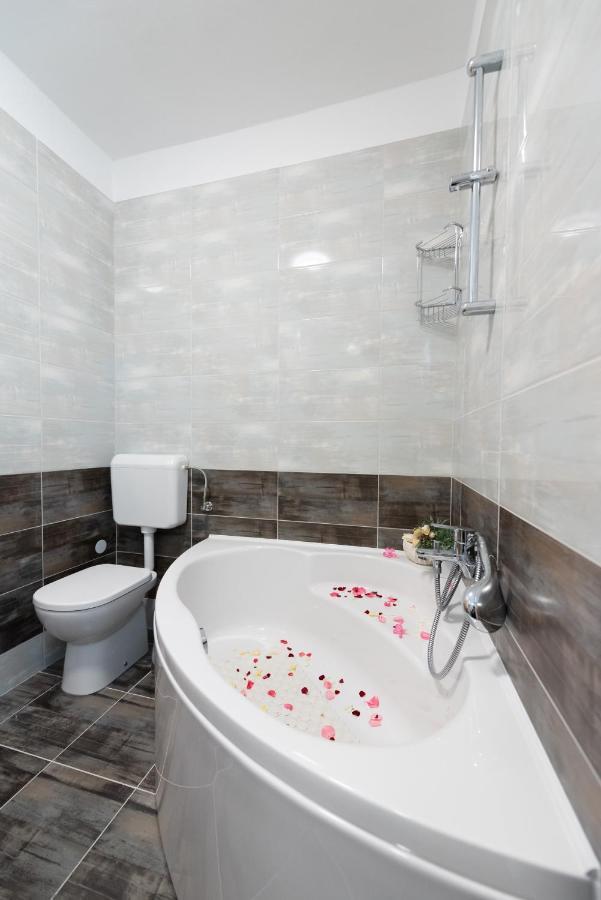 טרוגיר Luxury Apartment With Garden Jacuzzi And Wellness מראה חיצוני תמונה