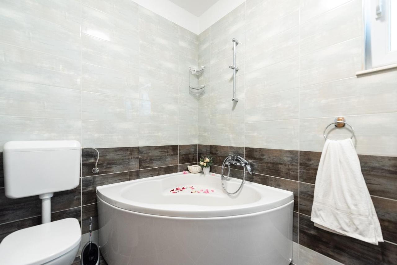 טרוגיר Luxury Apartment With Garden Jacuzzi And Wellness מראה חיצוני תמונה